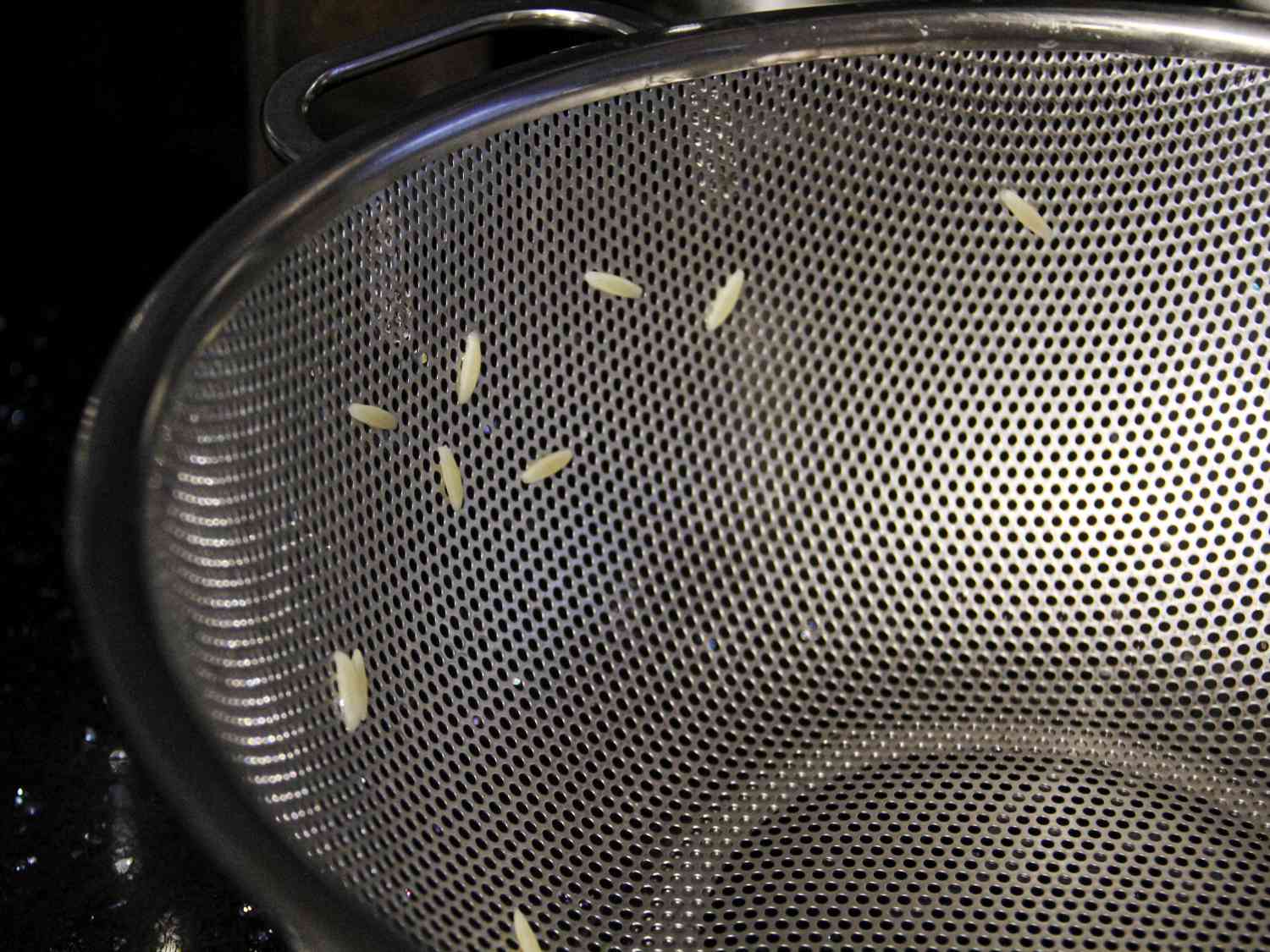 A closeup look at the Bellmain colander with some orzo stuck to its walls