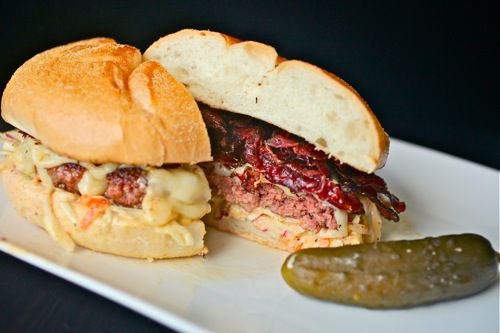 20100806-pastrami-burger-7.jpg