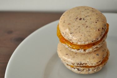 20130805-cookiemonster-hazelnutmacarons2.JPG