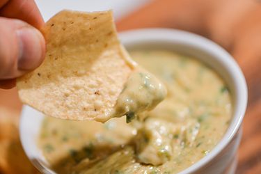 20140108-279356-green-chile-queso.jpg