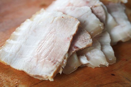 Simmered and cooled pork belly is thinly sliced.