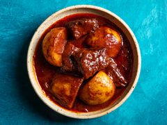 Gaeng Massaman Neua (Thai Massaman Curry with Beef)