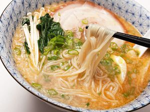 20120227-tonkotsu-ramen-broth-pork-fat-25a.jpg