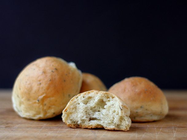 201311-bread-baking-stuffing-buns.jpg