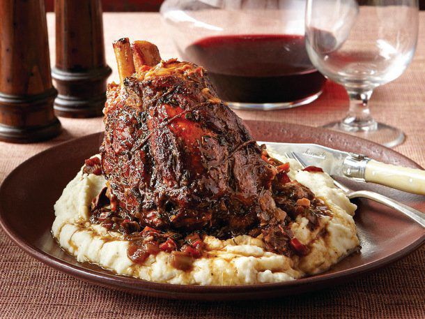 A serving of stinco (braised and roasted pork shanks), served atop mashed potatoes.
