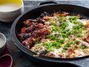 Buldak, Korean fire chicken served in a cast-iron skillet