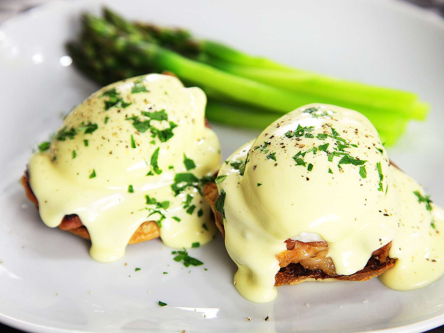20140622-eggs-benedict-01-thumb-1500xauto-404890.jpg
