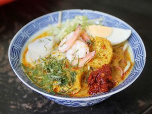 A bowl of Malaysian curry laksa 
