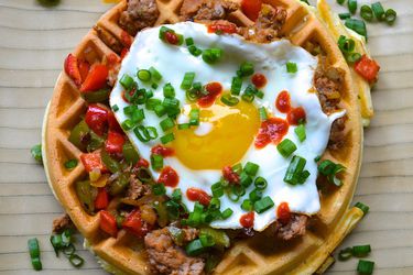 230058-20121124-herb-waffles-sausage-pepper-egg.JPG