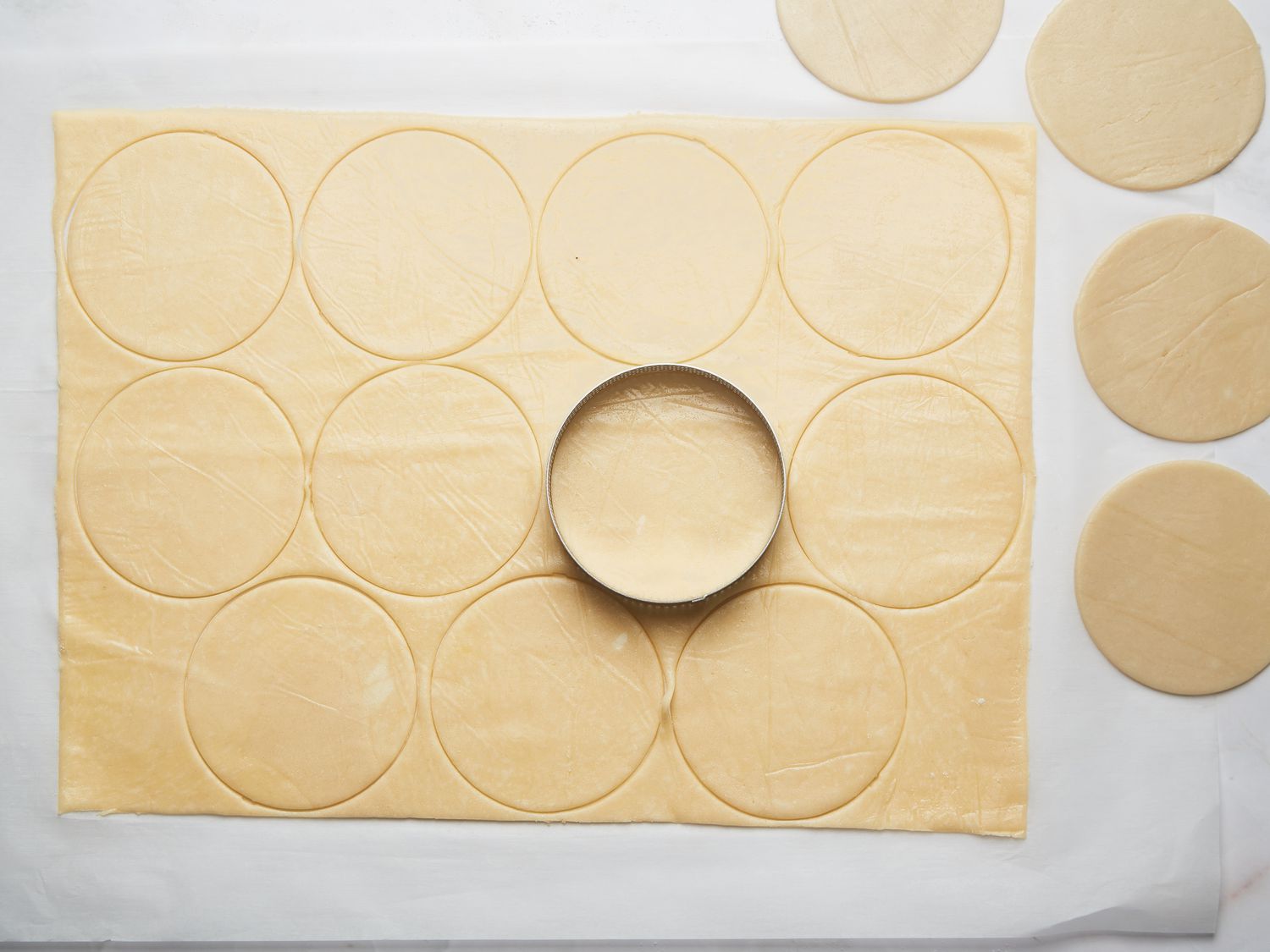 Cutting circles out of dough with a cookie cutter 