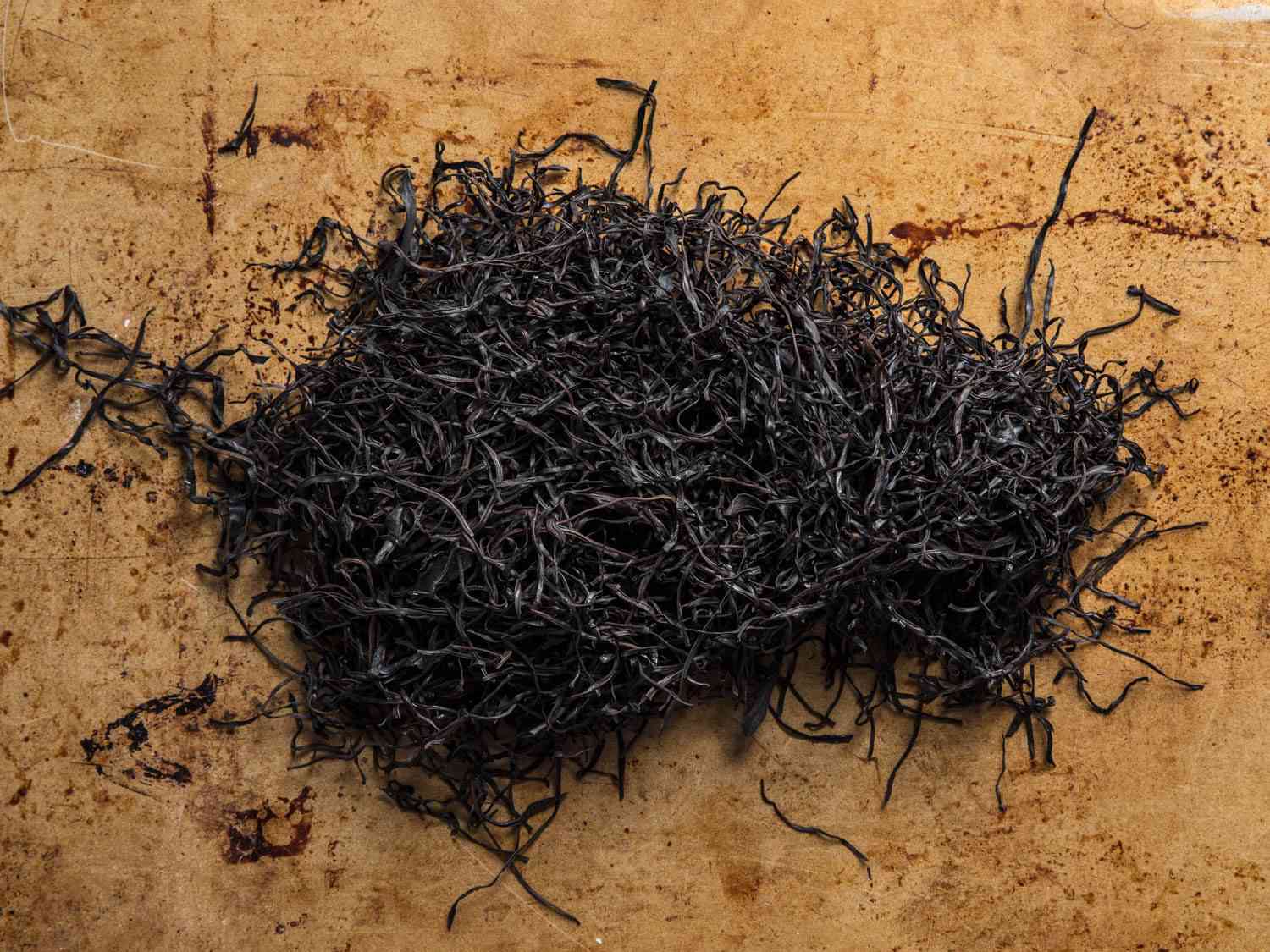 A pile of dried arame