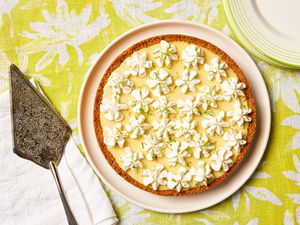 Overhead view of a key lime pie 