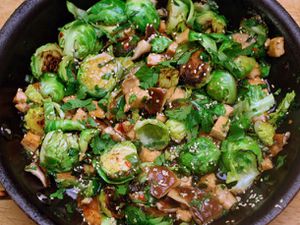 Sweet and spicy Brussels sprouts with tofu and shiitake mushrooms