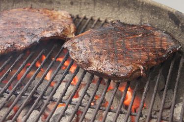 20110506-grilling-tips-vents-primary.jpg