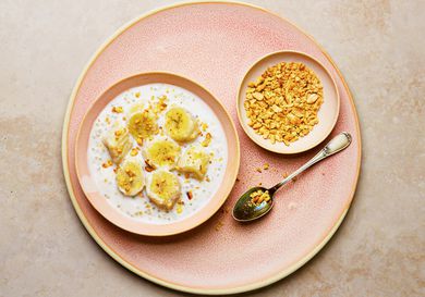 Overhead view of finished che on a platter with peanut toppings