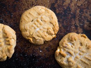 20151111-soft-crunchy-peanut-butter-cookies-vicky-wasik-1.jpg