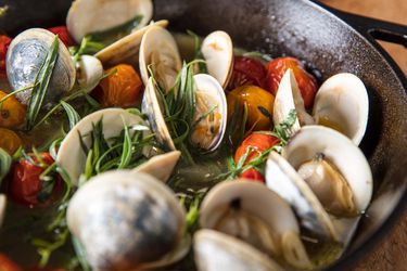 broiled clams with tomatoes and tarragon