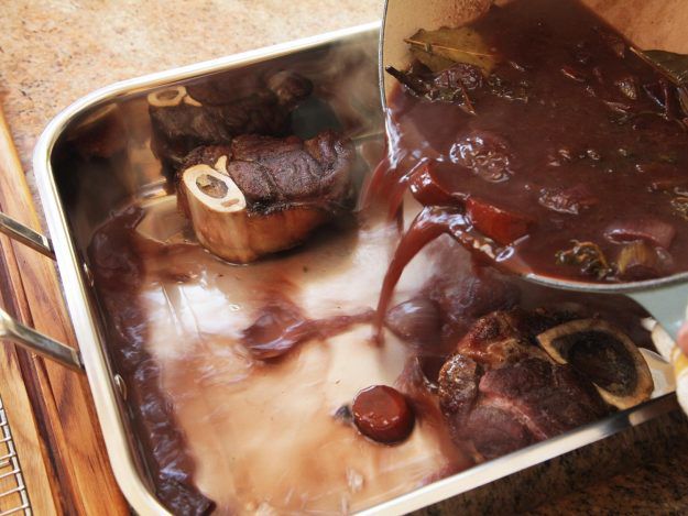 Roasting pan for red wine jus