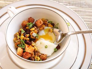 20131004-sous-vide-101-egg-chorizo-corn-crouton-20.jpg