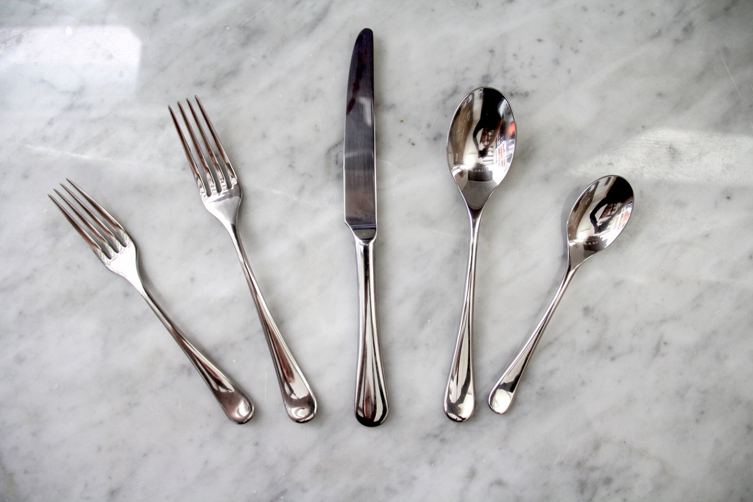 Various pieces from the Robert Welch Caesna Mirror 5-Piece Flatware Place Setting
