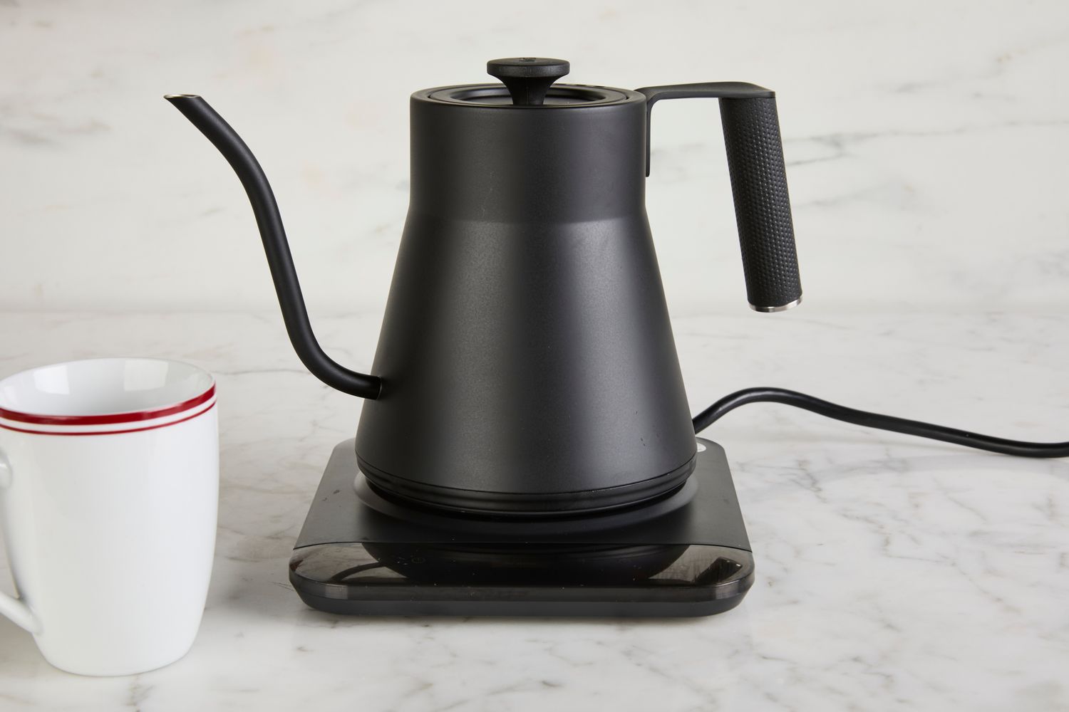 Saki Baristan Electric Gooseneck Kettle on a counter