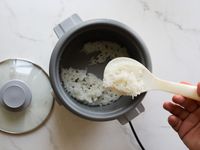 A small scoop of white rice in the Zojirushi 3-cup rice cooker