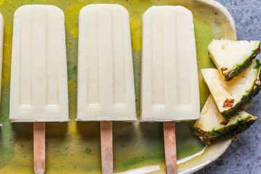 20200824-boozy-pina-colada-popsicles-vicky-wasik-1