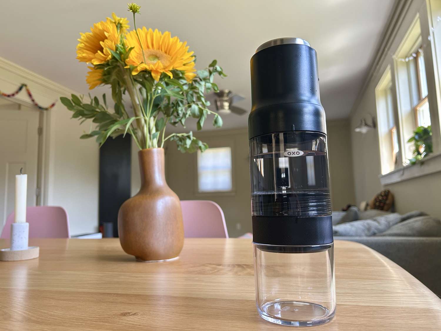 The OXO Rapid Brewer on a kitchen table in front of a vase of flowers
