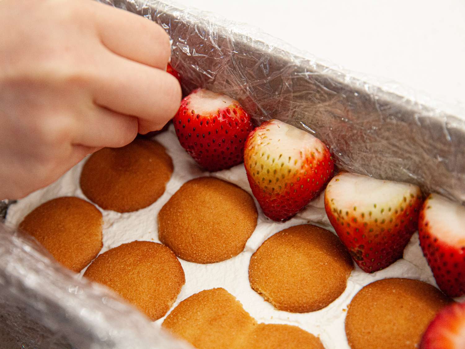 Lining pan with strawberries