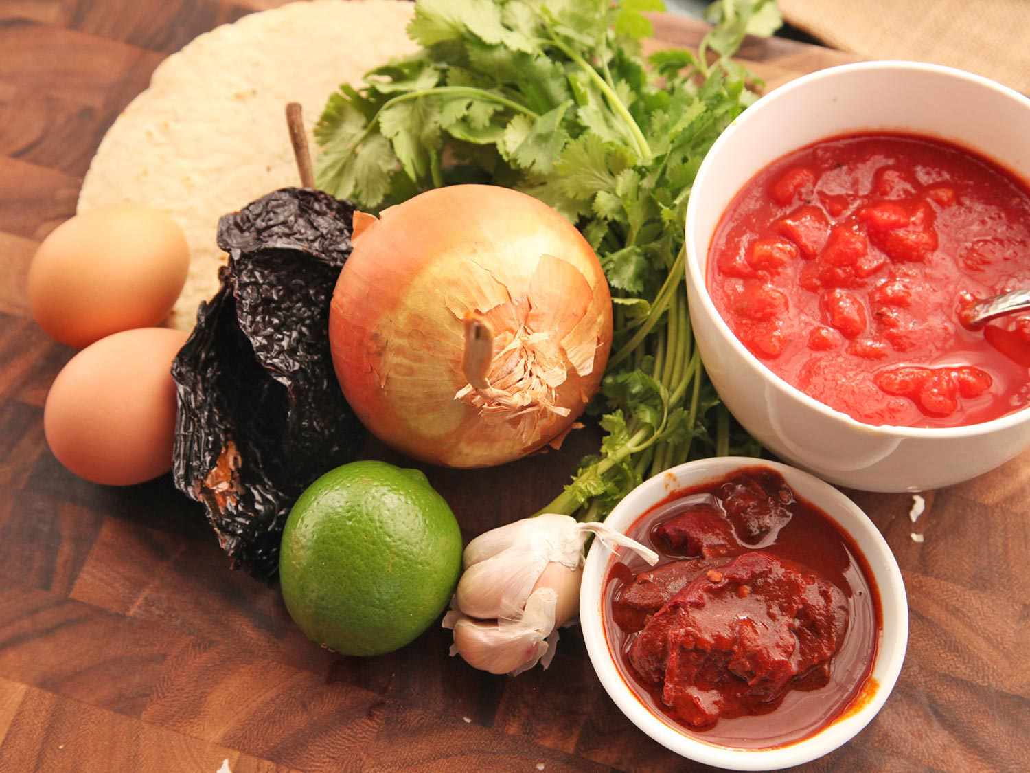 The ingredients for spicy homemade huevos rancheros.