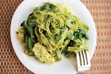 20130227-242487-spinach-tagliatelle-parsley-chicken-primary.jpg