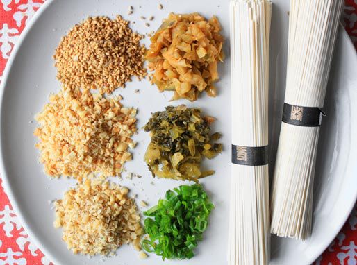 The ingredients for Yibin-style cold noodles.