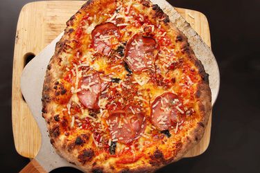 20130410-kettle-pizza-baking-steel-pizza-15.jpg