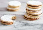 20160329-alfajores-cookies-vicky-wasik-12.jpg