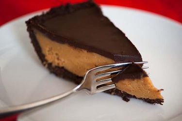 20121017-226668-peanut-butter-cup-pie-610x458-1.jpg