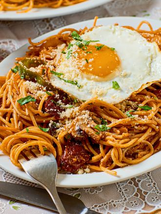 Side view of spaghetti napolitan