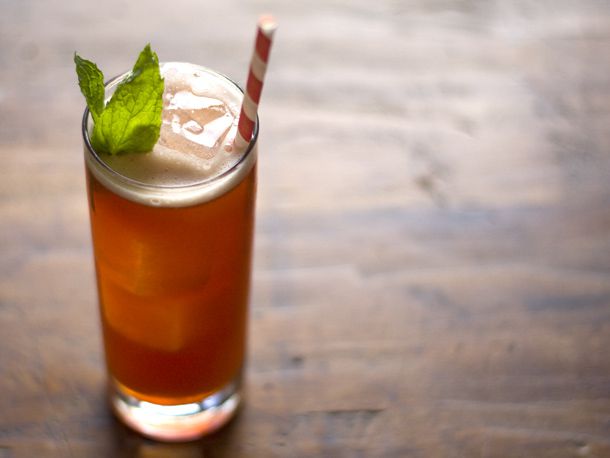 201204-209004-seasonalcocktail-raspberry-and-rum-iced-tea.jpg