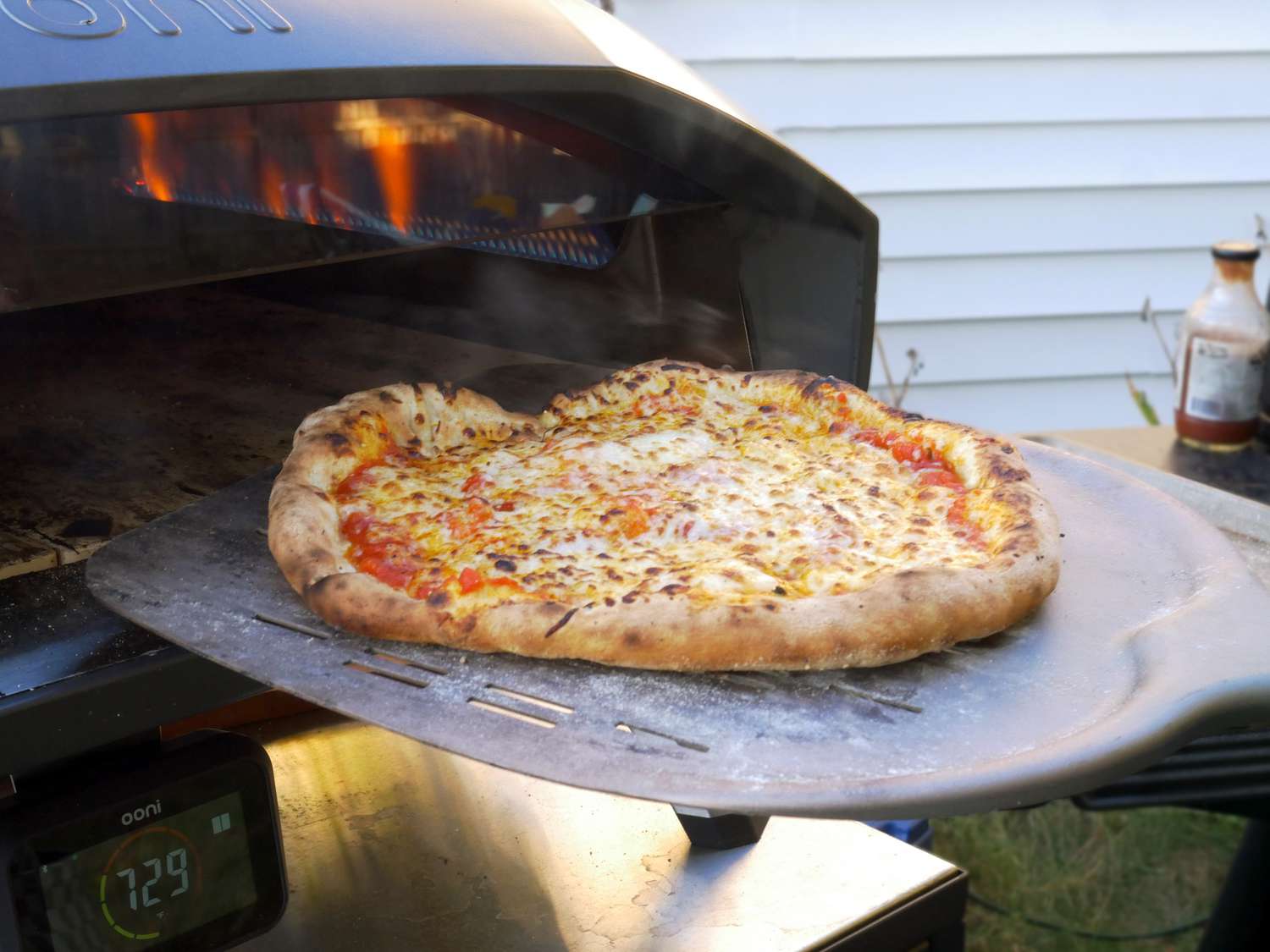 removing a pizza from the ooni koda 2 max