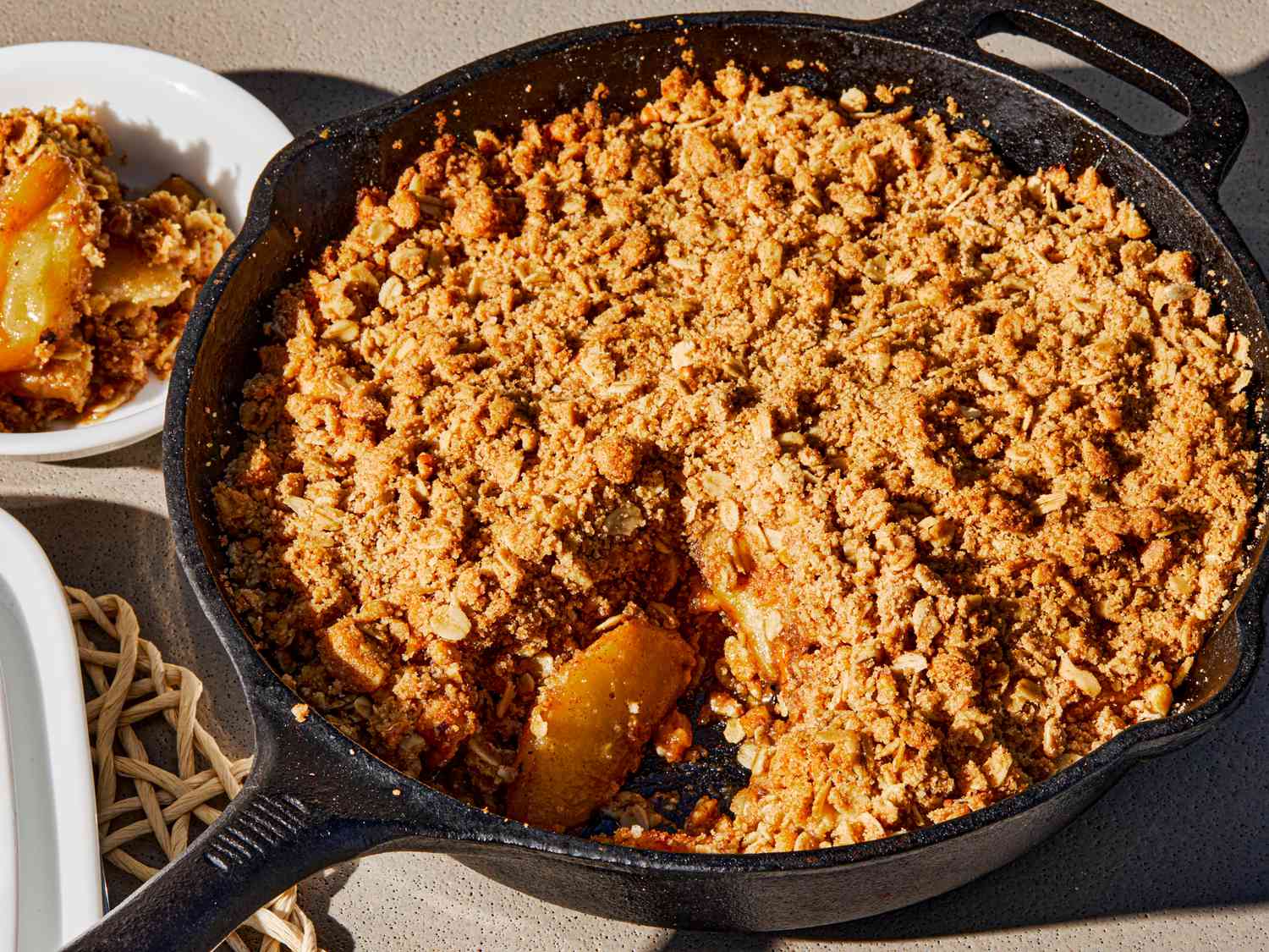 Side view of apple crisp