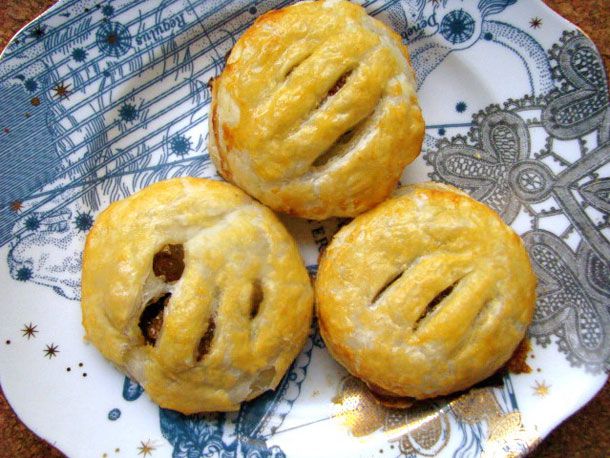 04252012-202444-british-bites-eccles-cakes-primary.jpg