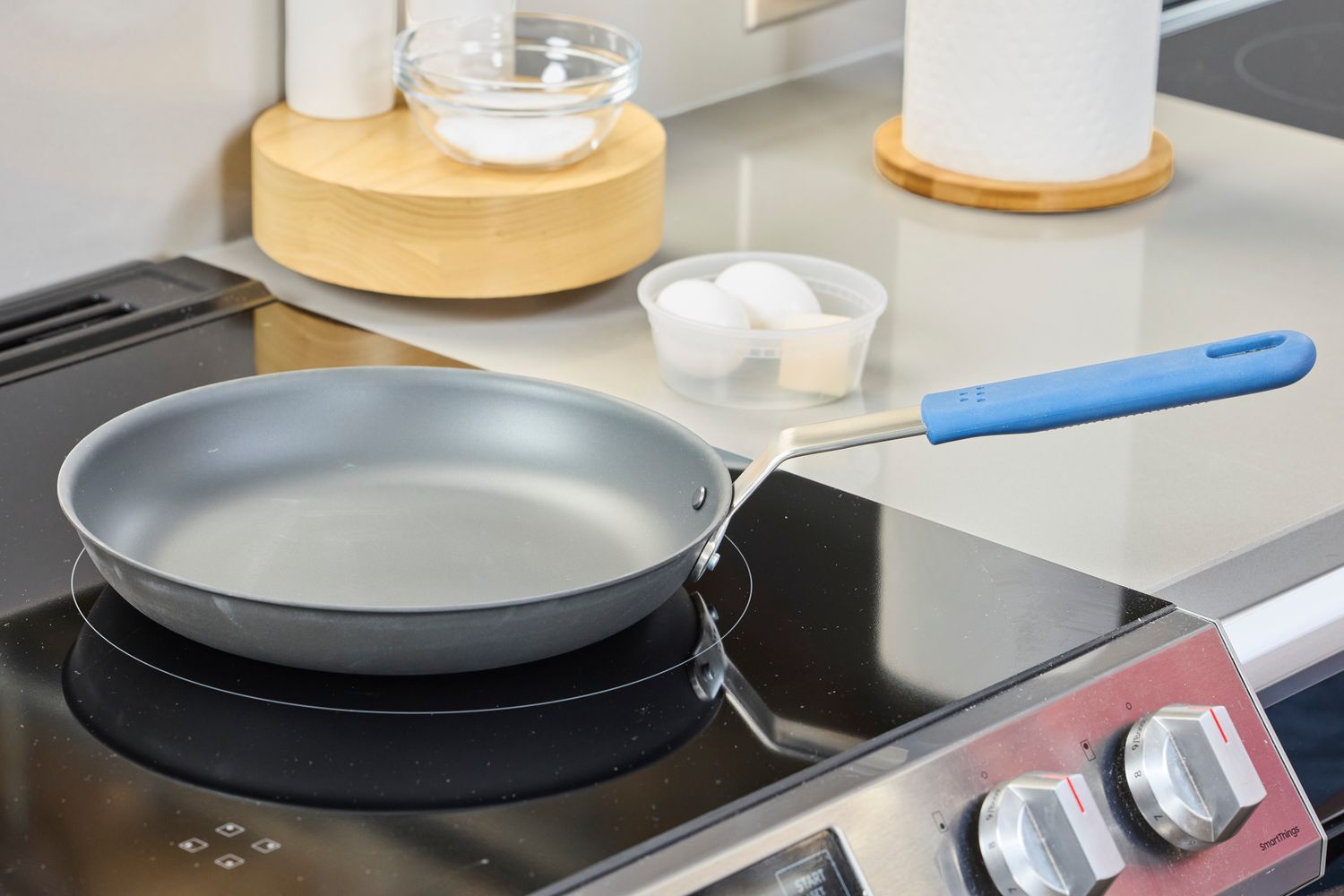The Misen Pre-Seasoned 10 Inch Carbon Steel Pan on a stovetop