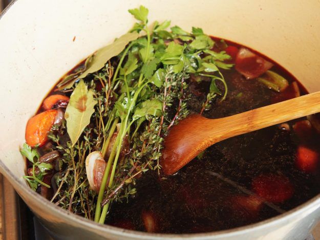 Aromatics for red wine jus.