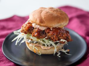 20181218-kimchi-fried-chicken-sandwich-vicky-wasik-13