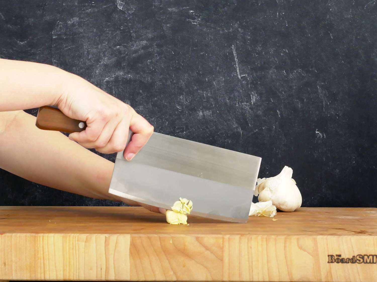 using a chinese cleaver to mince garlic
