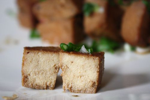 Cubes of frozen tofu braised in soy sauce. 