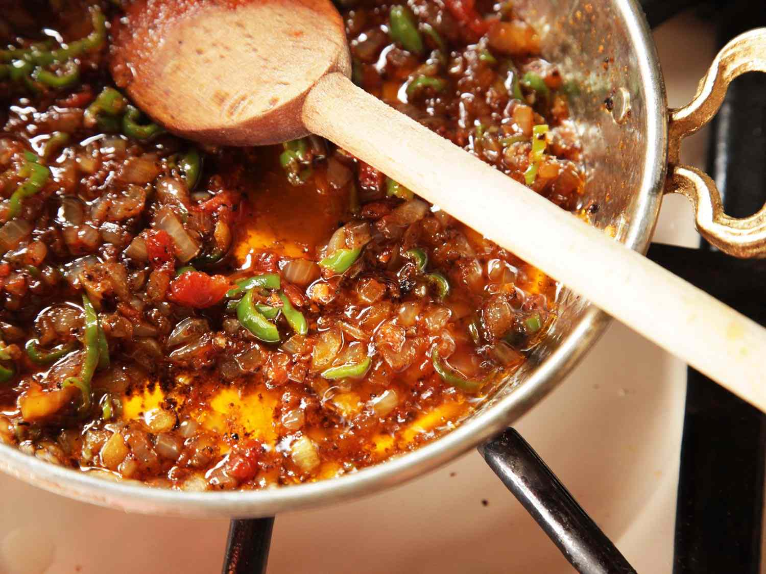 Slow-cooking peppers, onion, and tomatoes in sahan