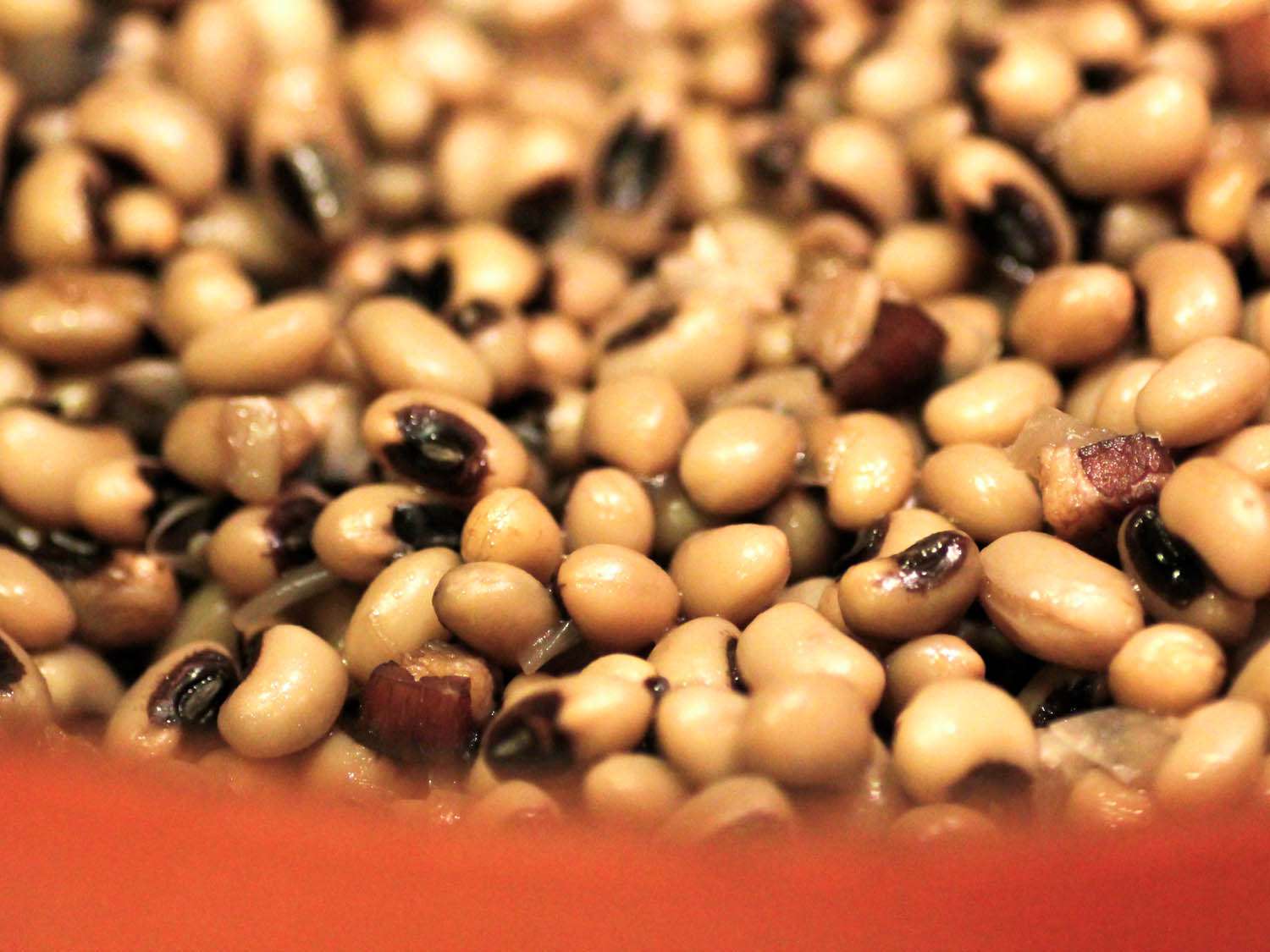 Closeup of black eyed peas.