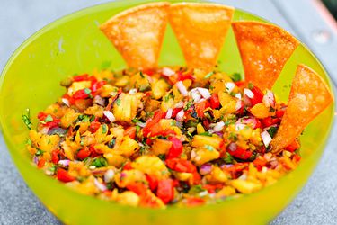 20100422-pineapple-salsa-large.jpg