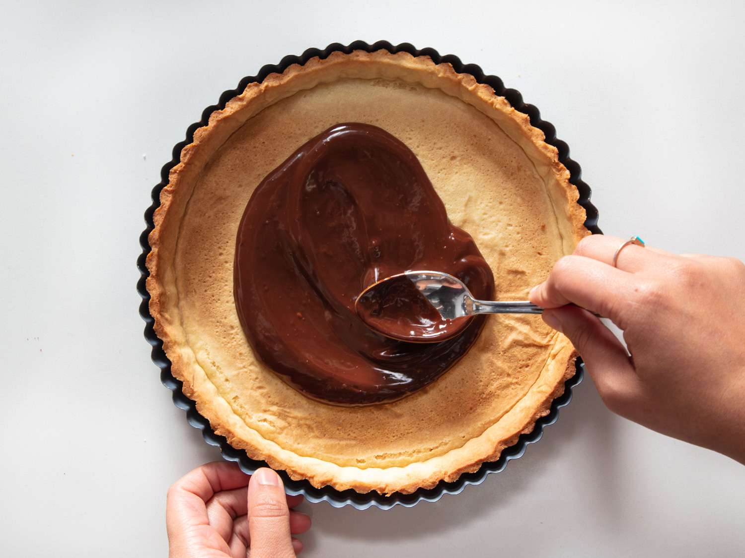 20201110-white-sesame-chocolate-ganache-tart-vicky-wasik-step3