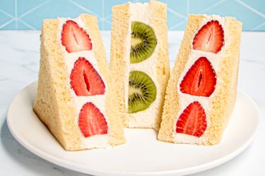 Side view of three fruit sandos